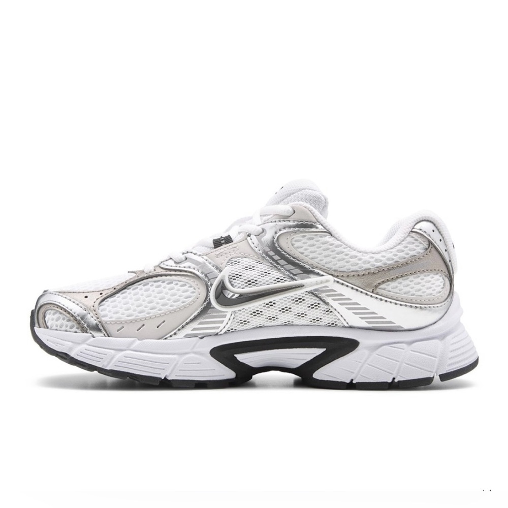 Nike V5 RNR Women's Sneaker - White/Black - Picture 4 of 6